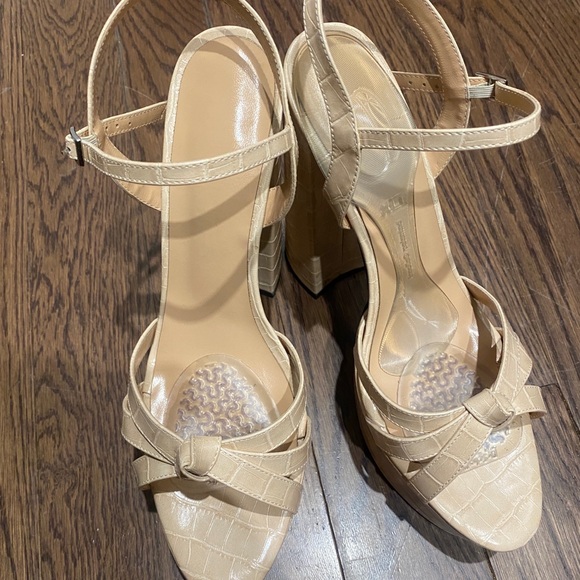 USED - Mettesally Chunky Platform Heeled Sandals SIZE 12.5 - Picture 8 of 10